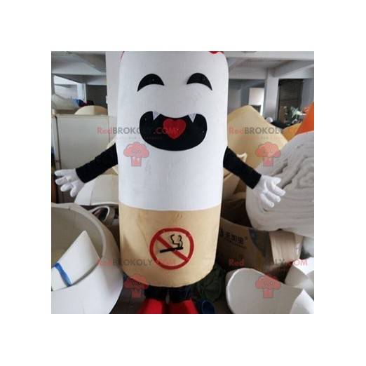 Mascota de cigarrillo gigante con un cartel de prohibición -