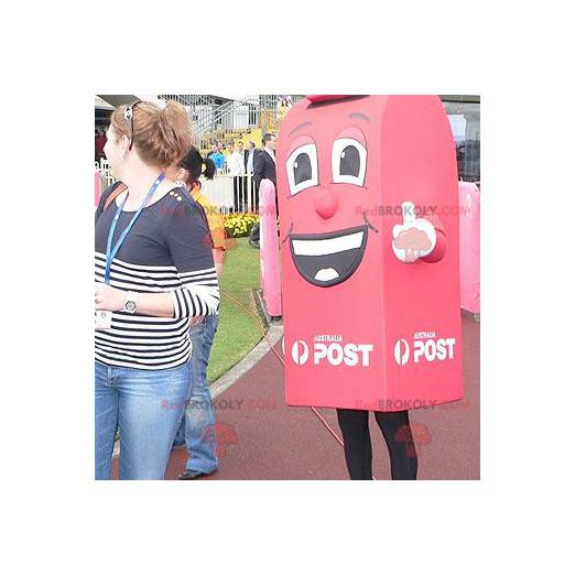 Mascotte de boîte aux lettres rouge géante et souriante -