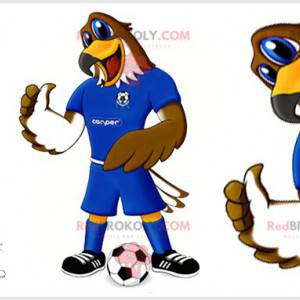 Mascotte d'aigle marron et blanc en tenue de footballeur -