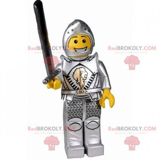 Lego maskot i ridderdragt med rustning - Redbrokoly.com