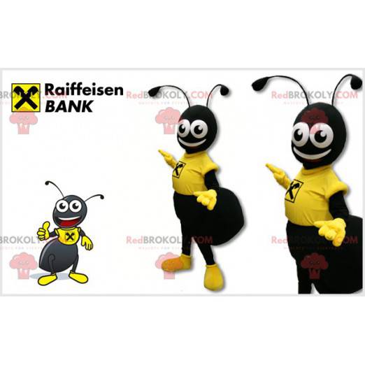 Maskot černý mravenec oblečený ve žluté barvě - Redbrokoly.com