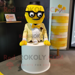 Żółty tort weselny w...