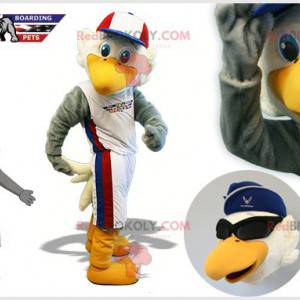 Mascotte d'aigle gris et blanc en tenue de sport -