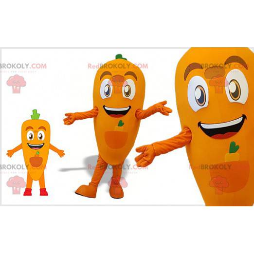Mascote gigante e sorridente de cenoura laranja e verde -