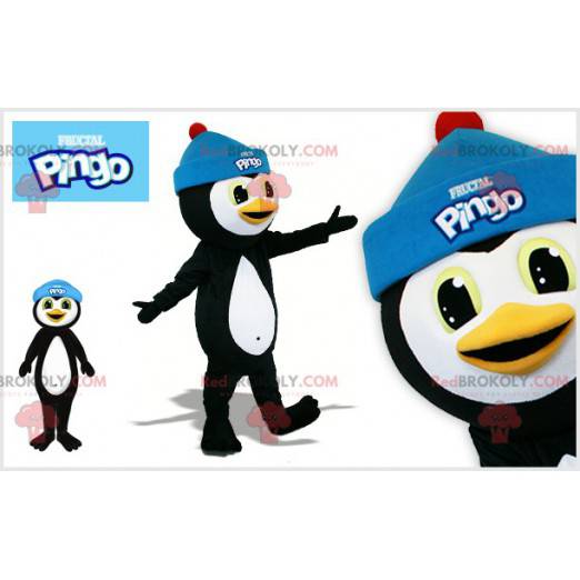 Mascotte de pingouin noir et blanc avec un bonnet bleu -
