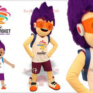 Menino mascote futurista com cabelo roxo - Redbrokoly.com