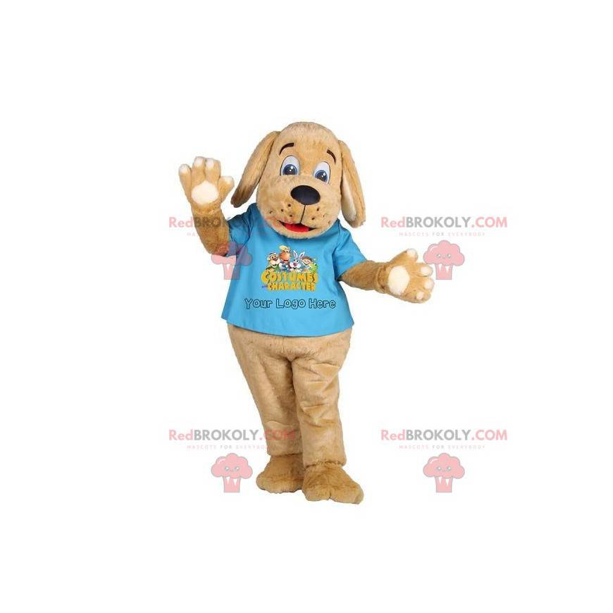 Braunes Hündchenmaskottchen mit einem blauen T-Shirt -