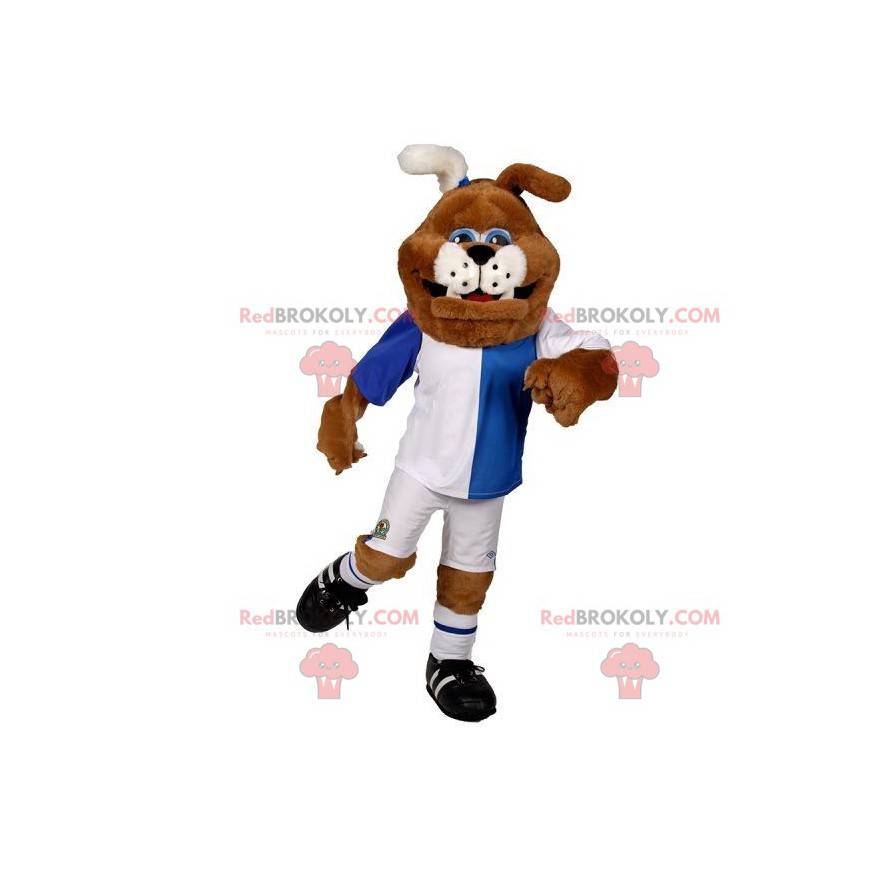 Mascote cachorro bulldog marrom e branco em roupas esportivas -