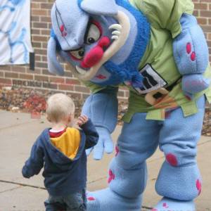 Blauw en roze monster ogre mascotte - Redbrokoly.com