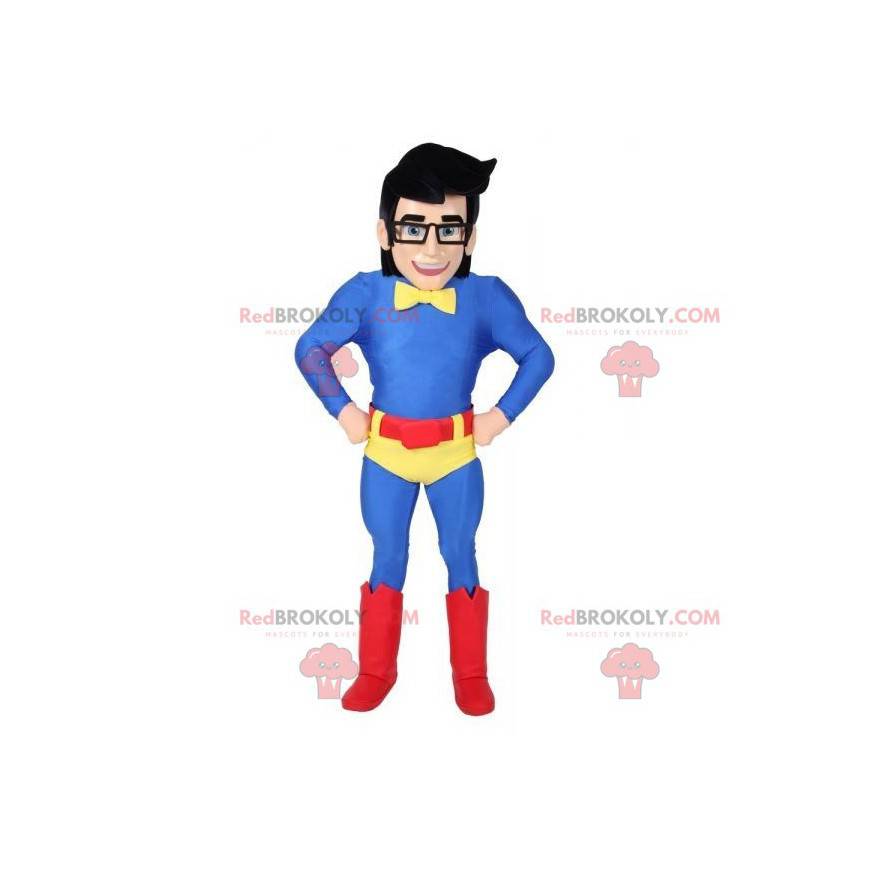Mascotte del supereroe con gli occhiali e un vestito colorato -