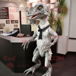 Silver Deinonychus maskot...