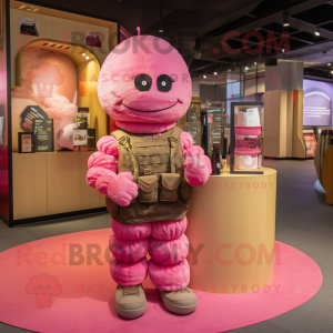 Pink Grenade Maskottchen...