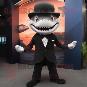 Czarny rekin w kostiumie...