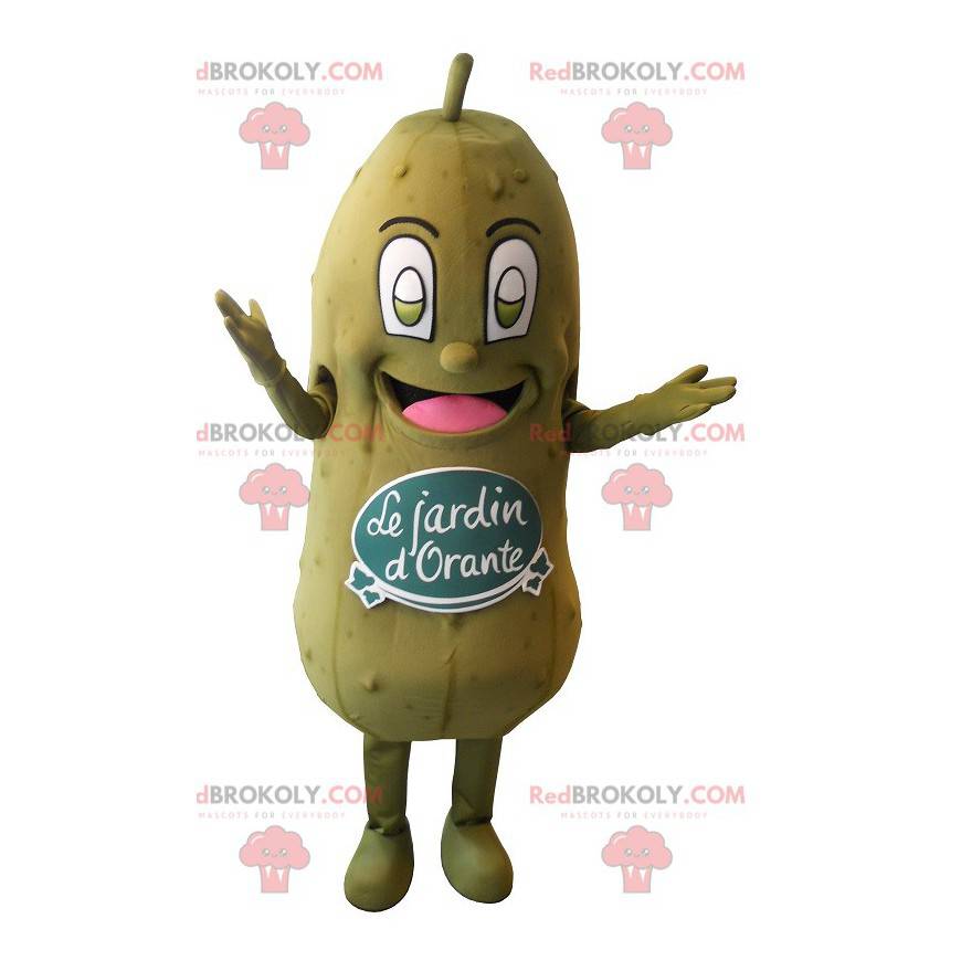 Mascote gigante de pickle verde. O jardim do orante -