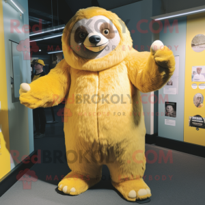 Yellow Giant Sloth maskot...