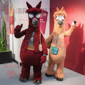 Maroon Llama mascotte...