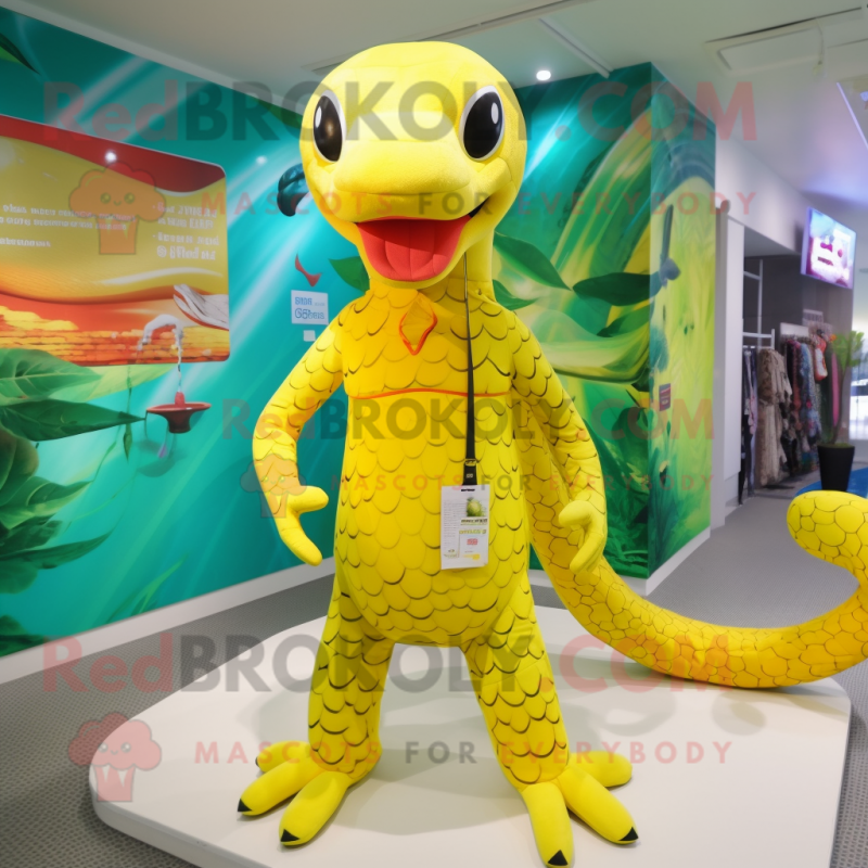 Gul Python maskot kostume karakter klædt med badetøj og nøgleringe - Python maskot - REDBROKO_68042 - RedBrokoly.com
