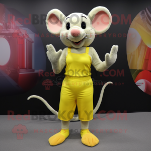 Postava maskota žluté myši...