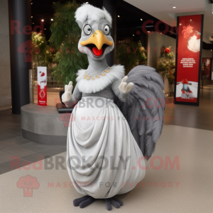 Grey Roosters maskot...