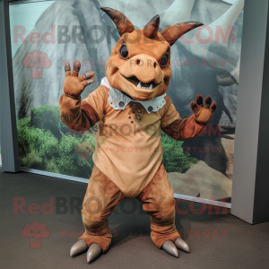 Rust Triceratops maskot...