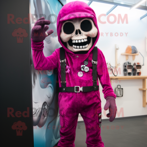 Magenta Skull maskot...