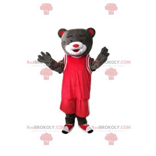 Szary miś maskotka w czerwonej odzieży sportowej, niedźwiedź