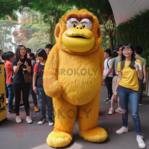 Żółty orangutan w kostiumie...