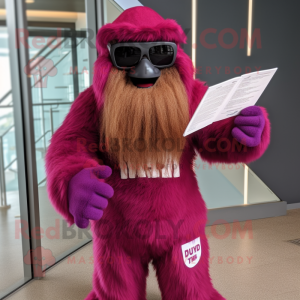 Magenta Sasquatch mascotte...