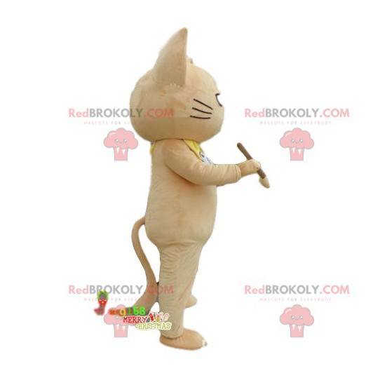 Beige kat mascotte met een potlood, schooljongen kostuum -