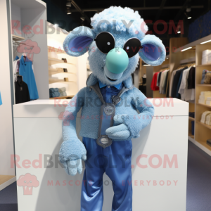 Błękitna owca w kostiumie...