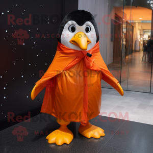 Orange Penguin maskot...