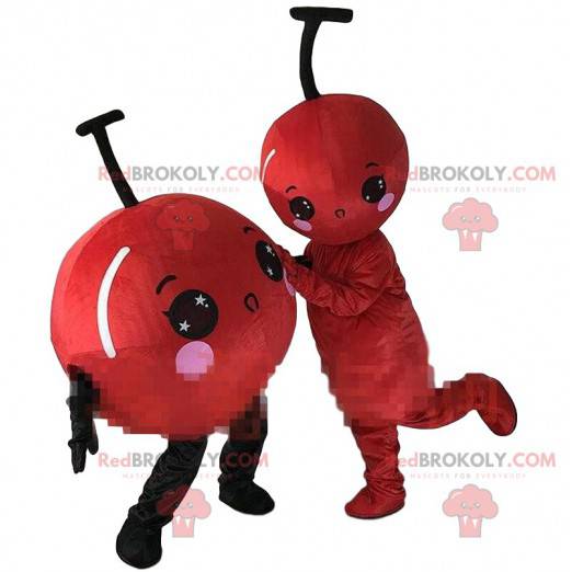 2 mascotes de cerejas vermelhas, 2 frutas vermelhas, maçãs