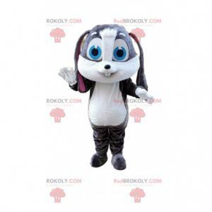 Mascotte de gros lapin gris et blanc avec de gros yeux bleus -