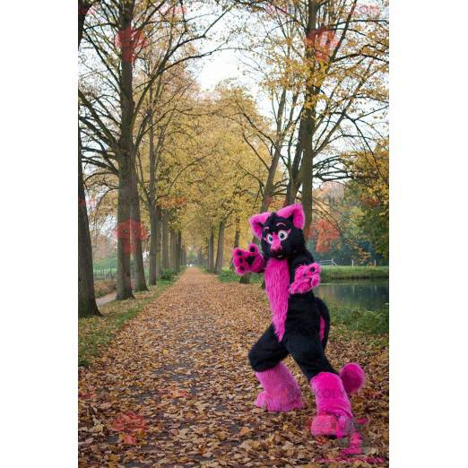 Maskot med rosa og svart katt - Redbrokoly.com