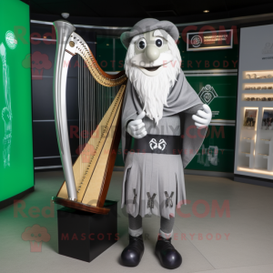 Silver Celtic Harp maskot...