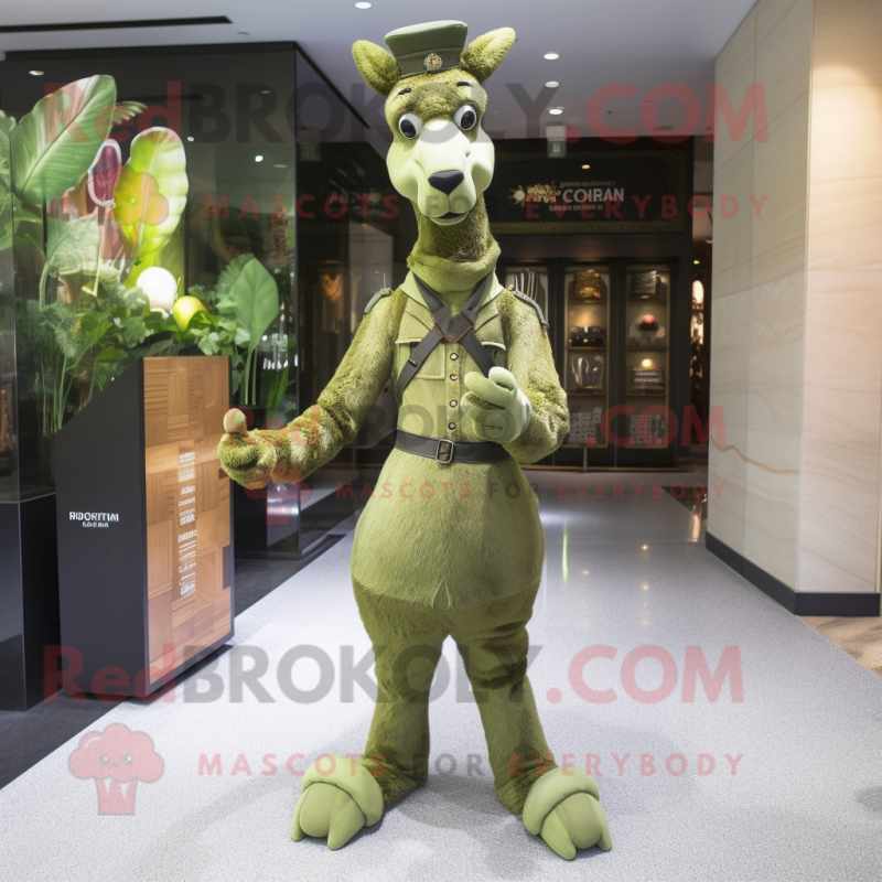 Personaje de disfraz de mascota de jirafa verde oliva vestido con un  vestido de vaina y guantes - Disfraces de mascotas -  Tamaño  L (175-180 CM)