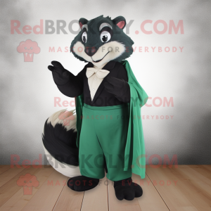 Forest Green Skunk maskot...