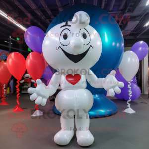 Białe balony w kształcie...