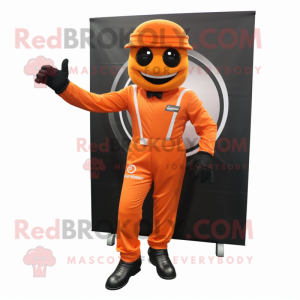 Orange Momentum maskot...